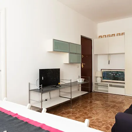 Youhosty - Da Cermenate 12 Apartament *