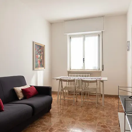 Youhosty - Da Cermenate 12 Apartament *
